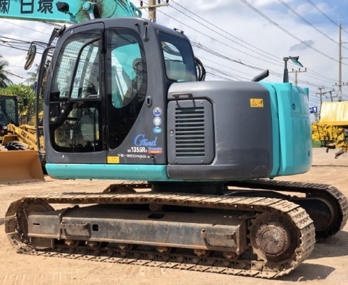ขายรถขุด KOBELCO SK135SR หัวแม่เหล็ก นำเข้าเองจากญี่ปุ่น สภาพสวยพร้อมใช้ มีVDOการทำงานครับ