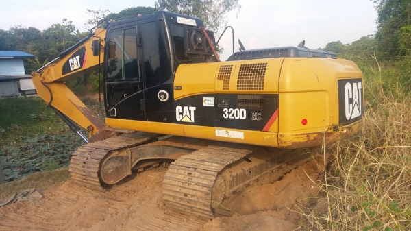 ขาย 1,750,000 CAT 320 GC รถทำงาน 5,000 ชม. เครื่องดี ปั้มแรง ช่วงล่างสวย แอร์หนาว รถสวยพร้อมใช้ เอกสารแจ้งจำหน่าย รถอยู่ อยุธยา 064-191-1112