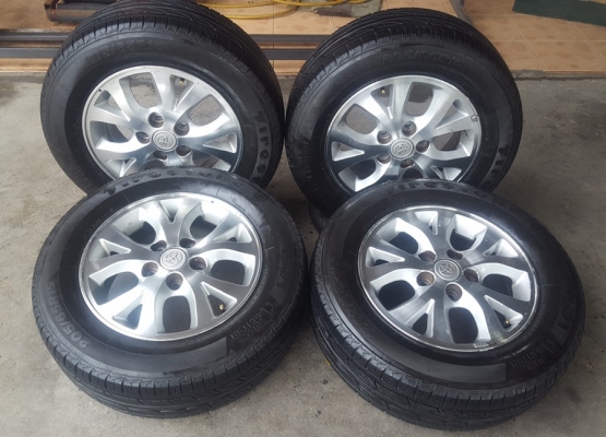 ขายล้อTOYOTA INNOVA ขอบ15 ยางปี17  4 ล้อ