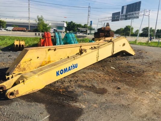 ขาย 300,000 บูมยาว 18 ม. ใส่ KOMATSU pc 5-6-7-8 บูมอามร์สวย พร้อมใช้ สินค้าอยู่ ปทุมธานี 090-772-3710 090-772-3708