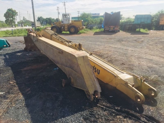 ขาย 300,000 บูมยาว 18 ม. ใส่ KOMATSU pc 5-6-7-8 บูมอามร์สวย พร้อมใช้ สินค้าอยู่ ปทุมธานี 090-772-3710 090-772-3708
