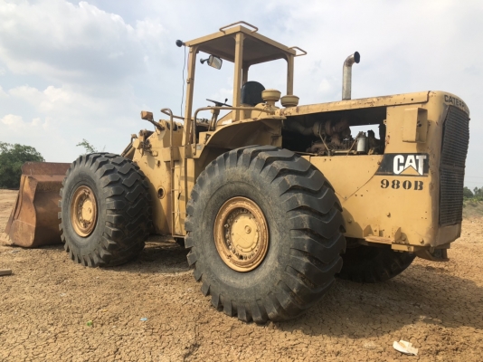 ขาย 750,000 รถตักล้อยาง CAT 980 B เครื่องดี เกียร์แรง เอวอ่อนแน่น ยางใหม่ รถสวยพร้อมใช้ เอกสารซื้อขาย  รถอยู่ อยุธยา 090-772-3710 090-772-3708