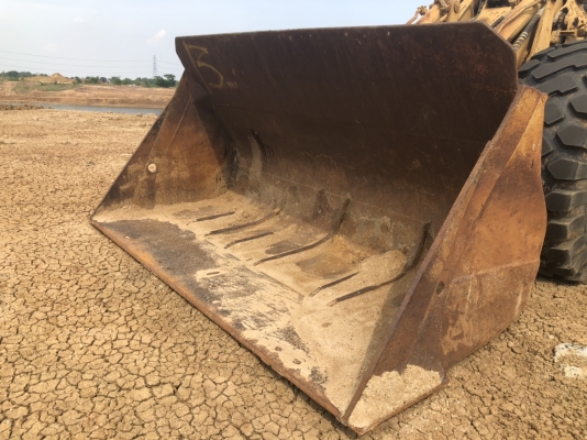 ขาย 750,000 รถตักล้อยาง CAT 980 B เครื่องดี เกียร์แรง เอวอ่อนแน่น ยางใหม่ รถสวยพร้อมใช้ เอกสารซื้อขาย  รถอยู่ อยุธยา 090-772-3710 090-772-3708