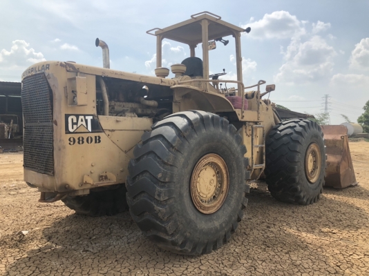 ขาย 750,000 รถตักล้อยาง CAT 980 B เครื่องดี เกียร์แรง เอวอ่อนแน่น ยางใหม่ รถสวยพร้อมใช้ เอกสารซื้อขาย  รถอยู่ อยุธยา 090-772-3710 090-772-3708