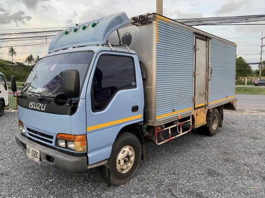 ISUZU NPR 120 รถห้างปี43 ยาว5เมตร ISUZU NPR 120 รถห้างปี43 ยาว5เมตร