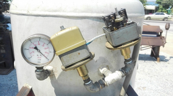 เครื่องผลิตสุญญากาศ VACUUM PUMP มาครบชุดพร้อมตู้คอนโทรลไฟ/ถังพัก/ตัวแวคคัม ขนาด 5 HP