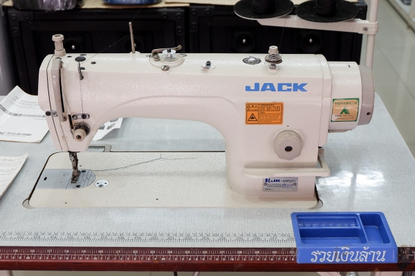 ลดราคาพิเศษ-จักรเย็บผ้า ยี่ห้อ JACK รุ่น JK-SHIRLEY I สภาพใหม่มาก