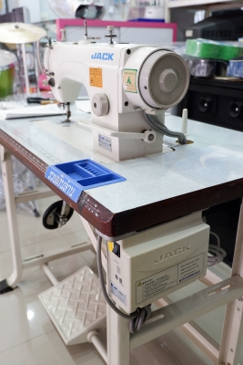 ลดราคาพิเศษ-จักรเย็บผ้า ยี่ห้อ JACK รุ่น JK-SHIRLEY I สภาพใหม่มาก