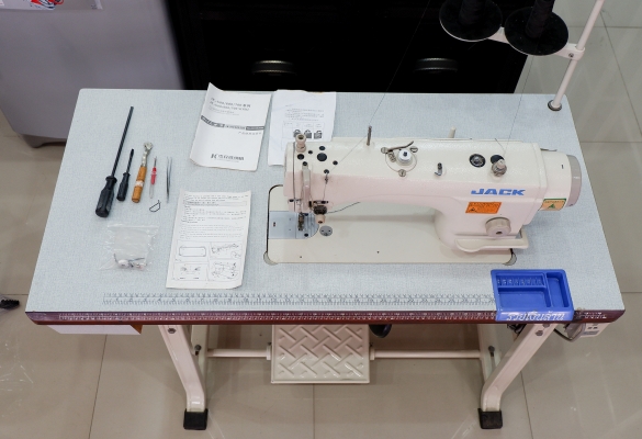 ลดราคาพิเศษ-จักรเย็บผ้า ยี่ห้อ JACK รุ่น JK-SHIRLEY I สภาพใหม่มาก