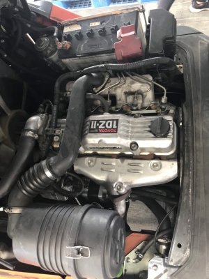 รถยกโตโยต้ารุ่น 8 น้ำหนักยก 2.5 ตัน เสาสูง 5 เมตร แผงงาสไลด์ เครื่องดีเซล เกียร์ออโต้