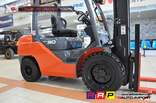 ขายรถโฟล์คลิฟท์มือสอง TOYOTA รุ่น 8FD30-11253 นำเข้าจากประเทศญี่ปุ่น 100\% ไม่เคยใช้งานในไทย