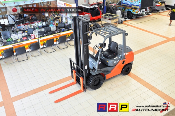 ขายรถโฟล์คลิฟท์มือสอง TOYOTA รุ่น 8FD30-11253 นำเข้าจากประเทศญี่ปุ่น 100\% ไม่เคยใช้งานในไทย