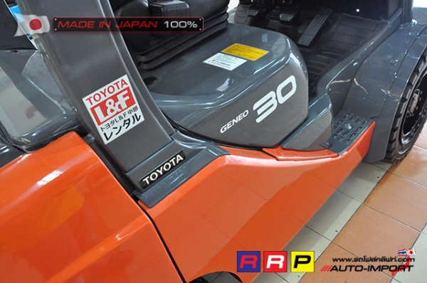 ขายรถโฟล์คลิฟท์มือสอง TOYOTA รุ่น 8FD30-11253 นำเข้าจากประเทศญี่ปุ่น 100\% ไม่เคยใช้งานในไทย