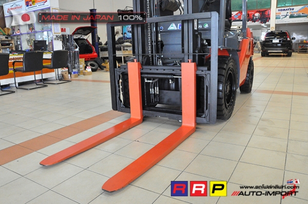 ขายรถโฟล์คลิฟท์มือสอง TOYOTA รุ่น 8FD30-11253 นำเข้าจากประเทศญี่ปุ่น 100\% ไม่เคยใช้งานในไทย