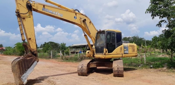 ขาย 850,000 KOMATSU pc200-7 เล่มทะเบียน เครื่องดี ปั๊มแรง เอวแน่น ช่วงล่างเต็ม รถสวยพร้อมใช้ รถอยู่ นครปฐม 090-772-3710 090-772-3708