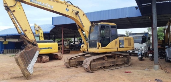 ขาย 850,000 KOMATSU pc200-7 เล่มทะเบียน เครื่องดี ปั๊มแรง เอวแน่น ช่วงล่างเต็ม รถสวยพร้อมใช้ รถอยู่ นครปฐม 090-772-3710 090-772-3708