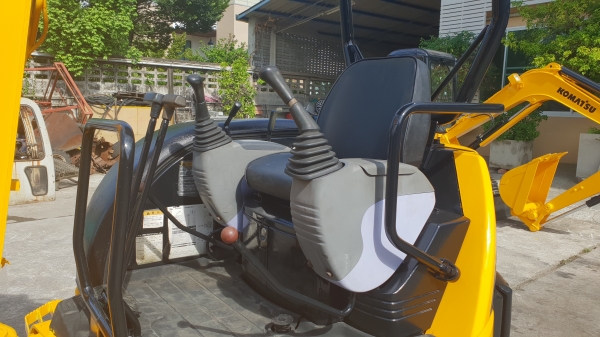 ขาย รถขุด KOMATSU รุ่น PC30MR มือสองญี่ปุ่น แทรกเหล็ก  สลัก บูทเอวแน่น 100\% สวยพร้อมใช้งาน มือถือ 0818753444