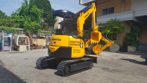 ขาย รถขุด KOMATSU รุ่น PC30MR มือสองญี่ปุ่น แทรกเหล็ก  สลัก บูทเอวแน่น 100\% สวยพร้อมใช้งาน มือถือ 0818753444