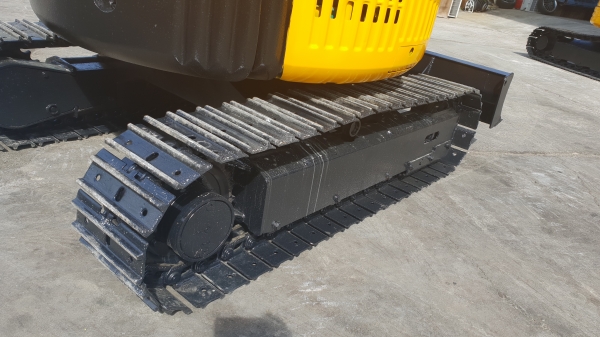 ขาย รถขุด KOMATSU รุ่น PC30MR มือสองญี่ปุ่น แทรกเหล็ก  สลัก บูทเอวแน่น 100\% สวยพร้อมใช้งาน มือถือ 0818753444