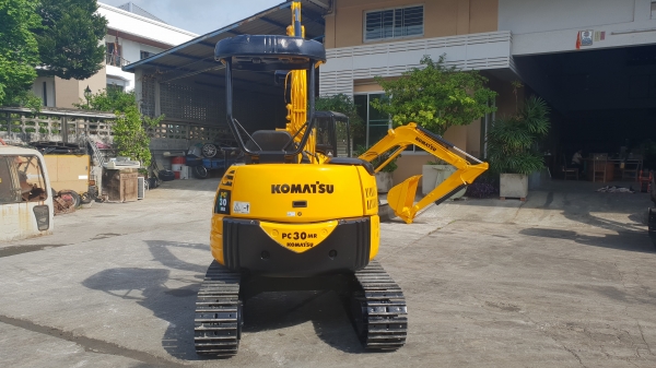 ขาย รถขุด KOMATSU รุ่น PC30MR มือสองญี่ปุ่น แทรกเหล็ก  สลัก บูทเอวแน่น 100\% สวยพร้อมใช้งาน มือถือ 0818753444