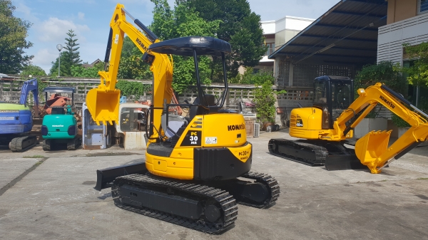 ขาย รถขุด KOMATSU รุ่น PC30MR มือสองญี่ปุ่น แทรกเหล็ก  สลัก บูทเอวแน่น 100\% สวยพร้อมใช้งาน มือถือ 0818753444