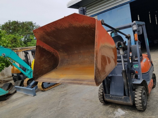 รถตักเล็ก  Toyota 4 SGL7 เครื่องยนต์ toyota 5k สภาพดีมาก เก่าญี่ปุ่นพร้อมช้งาน รับประกันความพึงพอใจ ชั่วโมงการทำงาน 1000 ชั่วโมง ราคา195,000 บาท             รถดีมีคุณภาพต้องKPGเทรดดิ้งแทรคเต