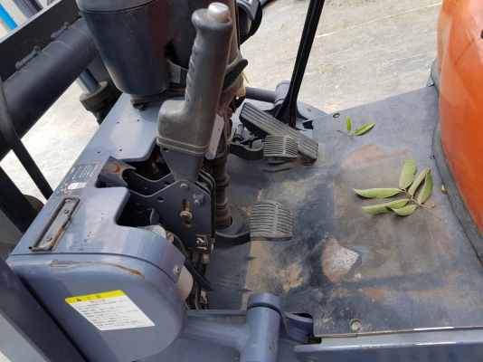 รถตักเล็ก  Toyota 4 SGL7 เครื่องยนต์ toyota 5k สภาพดีมาก เก่าญี่ปุ่นพร้อมช้งาน รับประกันความพึงพอใจ ชั่วโมงการทำงาน 1000 ชั่วโมง ราคา195,000 บาท             รถดีมีคุณภาพต้องKPGเทรดดิ้งแทรคเต