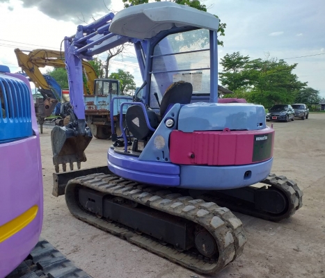 ขายรถขุด KOMATSU PC50UU-2 เครื่องยนต์ KOMATSU-4D84 , ขนาด 4 สูบ คอนโทรลน้ำมัน ปั๊มเฟือง มีลายหัวเจาะ