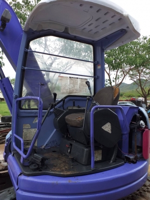 ขายรถขุด KOMATSU PC50UU-2 เครื่องยนต์ KOMATSU-4D84 , ขนาด 4 สูบ คอนโทรลน้ำมัน ปั๊มเฟือง มีลายหัวเจาะ