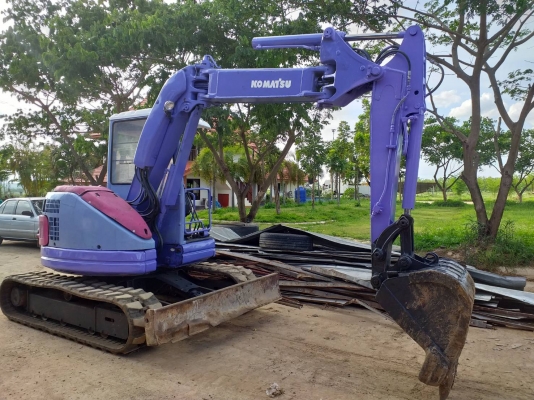 ขายรถขุด KOMATSU PC50UU-2 เครื่องยนต์ KOMATSU-4D84 , ขนาด 4 สูบ คอนโทรลน้ำมัน ปั๊มเฟือง มีลายหัวเจาะ