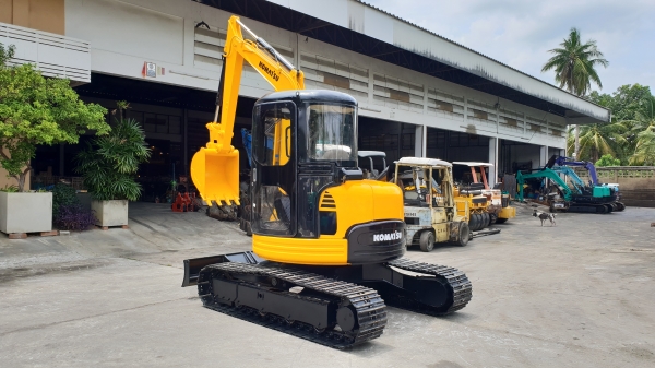 ขาย รถขุด KOMATSU รุ่น PC40FR มือสองญี่ปุ่น (หัวเก๋ง) แทรกเหล็ก  สลัก บูทเอวแน่น 100\% สวยพร้อมใช้งาน มือถือ 0818753444