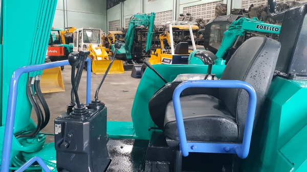 ขาย รถขุด KOMATSU รุ่น PC20-7 มือสองญี่ปุ่น  แทรกเหล็ก  สลัก บูทเอวแน่น 100\% สวยพร้อมใช้งาน มือถือ 0818753444  V