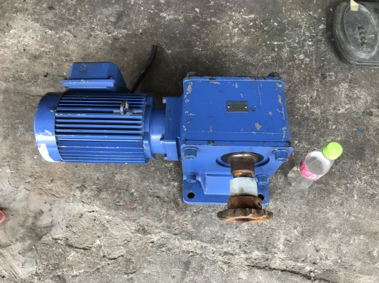 ขายมอเตอร์เกียร์เพลาออกข้าง Hyponic drive Sumitomo 2HP. 380V อัตราทด 1:80 made in Japan เพลาออกประมาณ 16 รอบต่อนาที เพลาใหญ่แรงบิดเยอะ สภาพสวยเดิมๆ หมุนนิ่ม พร้อมใช้งาน