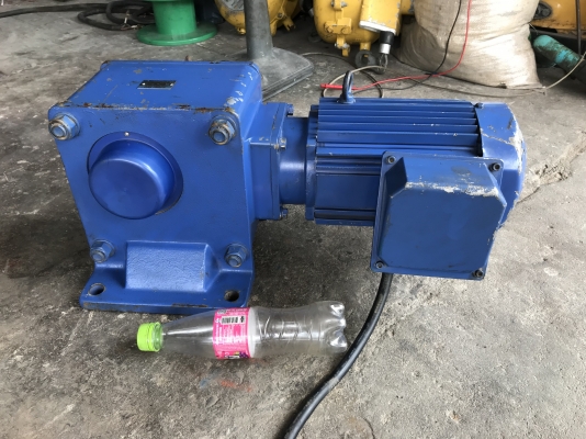 ขายมอเตอร์เกียร์เพลาออกข้าง Hyponic drive Sumitomo 2HP. 380V อัตราทด 1:80 made in Japan เพลาออกประมาณ 16 รอบต่อนาที เพลาใหญ่แรงบิดเยอะ สภาพสวยเดิมๆ หมุนนิ่ม พร้อมใช้งาน