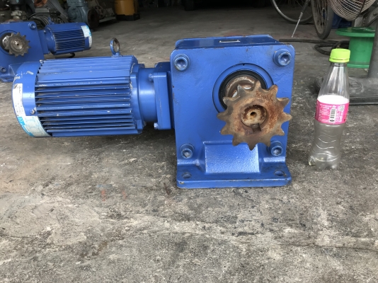 ขายมอเตอร์เกียร์เพลาออกข้าง Hyponic drive Sumitomo 2HP. 380V อัตราทด 1:80 made in Japan เพลาออกประมาณ 16 รอบต่อนาที เพลาใหญ่แรงบิดเยอะ สภาพสวยเดิมๆ หมุนนิ่ม พร้อมใช้งาน