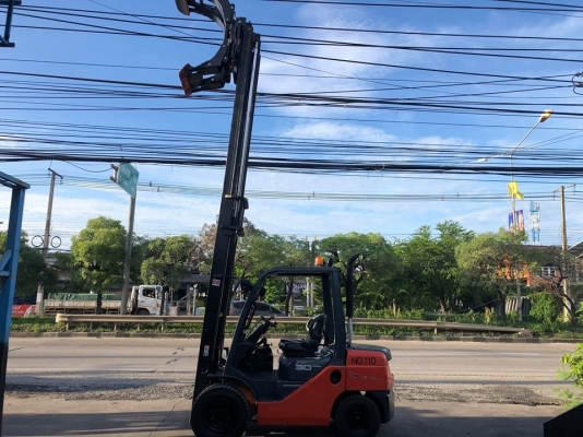 ขายรถหนีบก้อนกลมเสาสูง5เมตรเครื่องยนต์ดีเชลเกียร์ออโต้