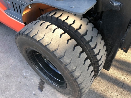 ขายรถหนีบก้อนกลมเสาสูง5เมตรเครื่องยนต์ดีเชลเกียร์ออโต้