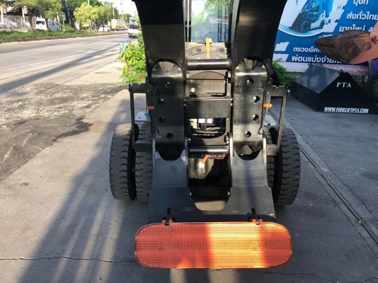 ขายรถหนีบก้อนกลมเสาสูง5เมตรเครื่องยนต์ดีเชลเกียร์ออโต้