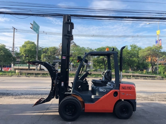 ขายรถหนีบก้อนกลมเสาสูง5เมตรเครื่องยนต์ดีเชลเกียร์ออโต้