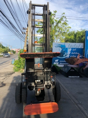 ขายรถหนีบก้อนกลมเสาสูง5เมตรเครื่องยนต์ดีเชลเกียร์ออโต้