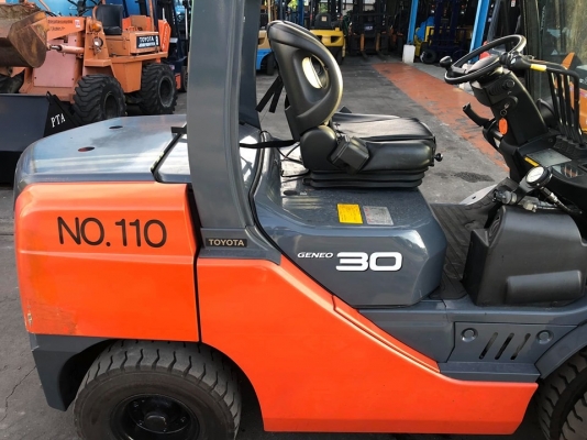 ขายรถหนีบก้อนกลมเสาสูง5เมตรเครื่องยนต์ดีเชลเกียร์ออโต้