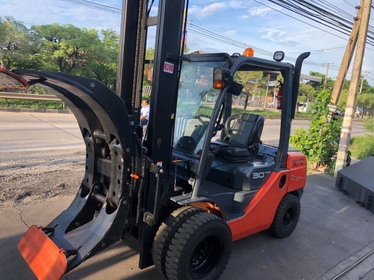 ขายรถหนีบก้อนกลมเสาสูง5เมตรเครื่องยนต์ดีเชลเกียร์ออโต้