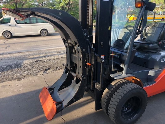 ขายรถหนีบก้อนกลมเสาสูง5เมตรเครื่องยนต์ดีเชลเกียร์ออโต้