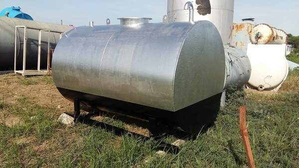 ขาย ถังน้ำมัน ถังน้ำ 4000 ลิตร หนา 5 มืล สภาพดีพร้อมใช้ค่ะ