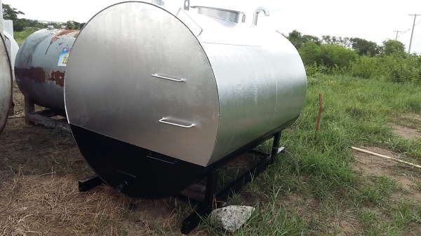 ขาย ถังน้ำมัน ถังน้ำ 4000 ลิตร หนา 5 มืล สภาพดีพร้อมใช้ค่ะ