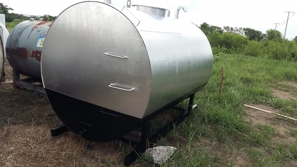 ขาย ถังน้ำมัน ถังน้ำ 4000 ลิตร หนา 5 มืล สภาพดีพร้อมใช้ค่ะ