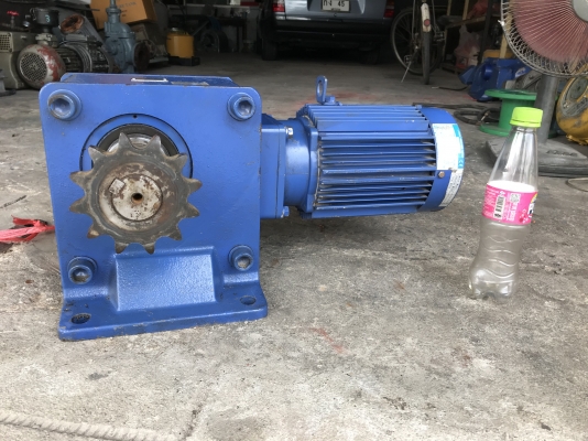 ขายมอเตอร์เกียร์เพลาออกข้าง Hyponic drive Sumitomo 1HP. 380V อัตราทด 1:80 made in Japan เพลาออกประมาณ 16 รอบต่อนาที เพลาใหญ่แรงบิดเยอะ สภาพสวยเดิมๆ หมุนนิ่ม พร้อมใช้งาน