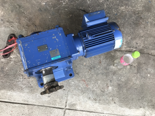 ขายมอเตอร์เกียร์เพลาออกข้าง Hyponic drive Sumitomo 1HP. 380V อัตราทด 1:80 made in Japan เพลาออกประมาณ 16 รอบต่อนาที เพลาใหญ่แรงบิดเยอะ สภาพสวยเดิมๆ หมุนนิ่ม พร้อมใช้งาน