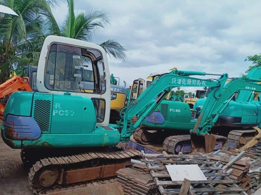 มาใหม่จ้า..KOMATSU PC30-7E เก่านอกแท้  เครื่องดำ  สภาพสวย 6,xxxชั่วโมง..พร้อมใช้ โทร 089-3818694 จ๊อย