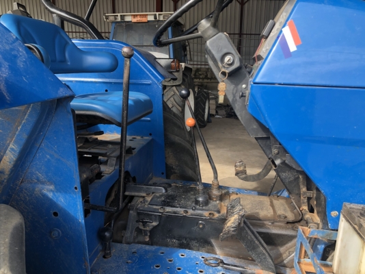 ขายรถไถ FORD NEWHOLLAND 6640 ปี1996 เกีย์รกลาง คานนิว มีอุปกรณ์ดันหน้า ผานเจ็ด ยางดี ภาษีไม่ขาดเล่มทะเบียนพร้อมโอน ขายรถไถ FORD NEWHOLLAND 6640 ปี1996 เกีย์รกลาง คานนิว มีอุปกรณ์ดันหน้า ผานเจ็ด ยางดี ภาษีไม่ขาดเล่มทะเบียนพร้อมโอน